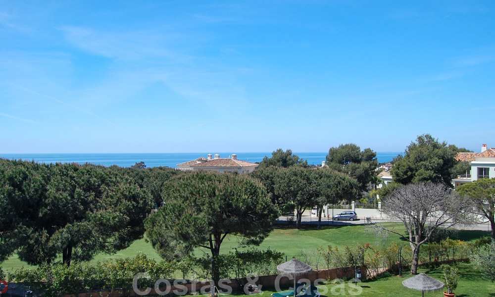 Appartement à vendre en première ligne de golf avec vues spectaculaires sur la mer à Cabopino, Marbella - Costa del Sol 31605