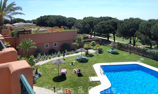 Appartement à vendre en première ligne de golf avec vues spectaculaires sur la mer à Cabopino, Marbella - Costa del Sol 31606 
