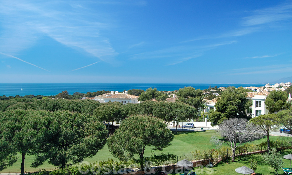 Appartement à vendre en première ligne de golf avec vues spectaculaires sur la mer à Cabopino, Marbella - Costa del Sol 31610