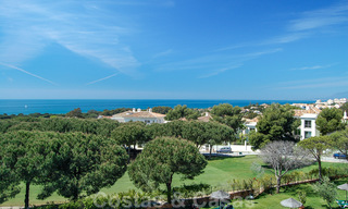 Appartement à vendre en première ligne de golf avec vues spectaculaires sur la mer à Cabopino, Marbella - Costa del Sol 31610 