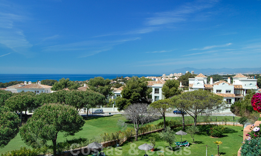 Appartement à vendre en première ligne de golf avec vues spectaculaires sur la mer à Cabopino, Marbella - Costa del Sol 31611