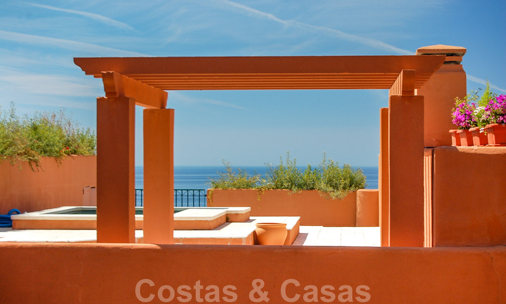 Appartement à vendre en première ligne de golf avec vues spectaculaires sur la mer à Cabopino, Marbella - Costa del Sol 31616