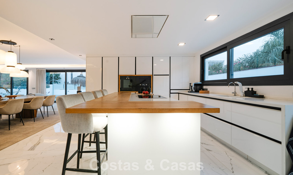 Villa modernisée à vendre à quelques pas des commodités et de Puerto Banús, Marbella 787368