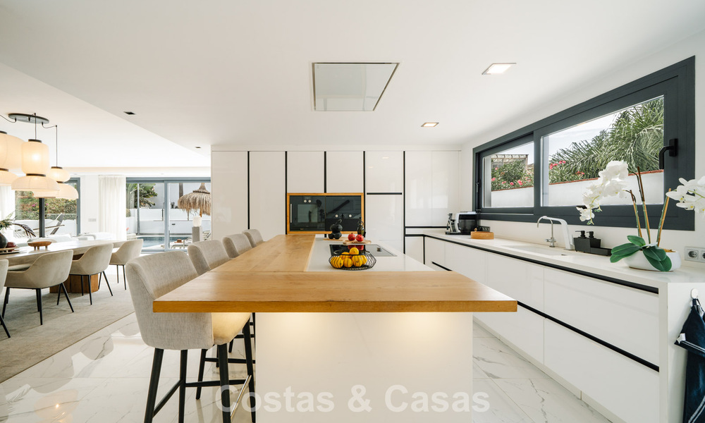 Villa modernisée à vendre à quelques pas des commodités et de Puerto Banús, Marbella 787369