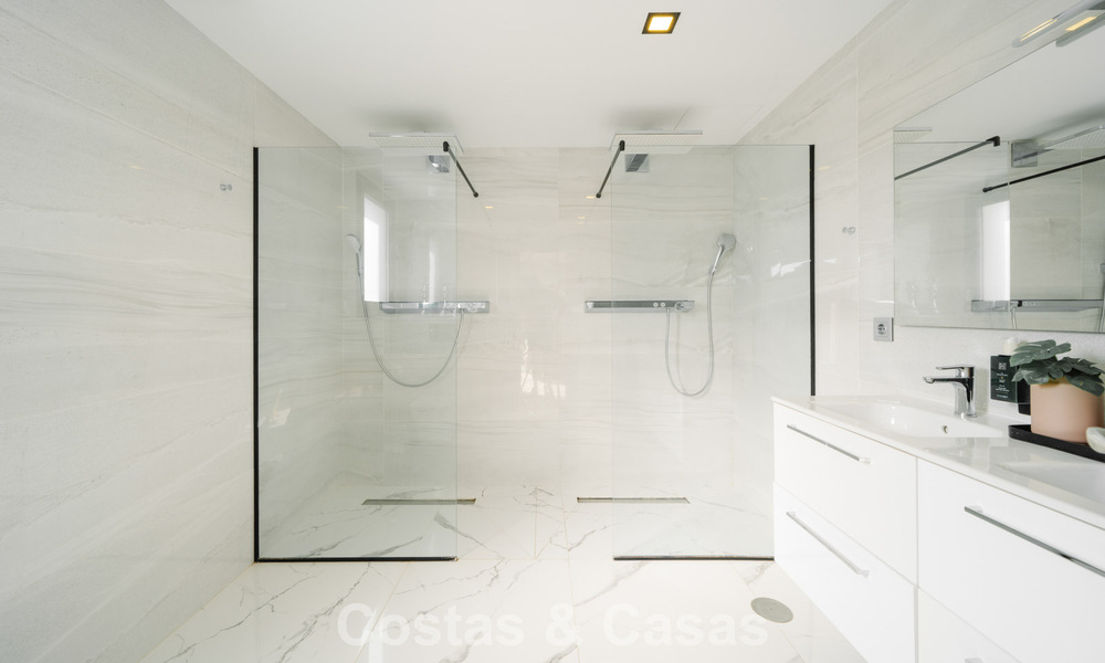 Villa modernisée à vendre à quelques pas des commodités et de Puerto Banús, Marbella 787372