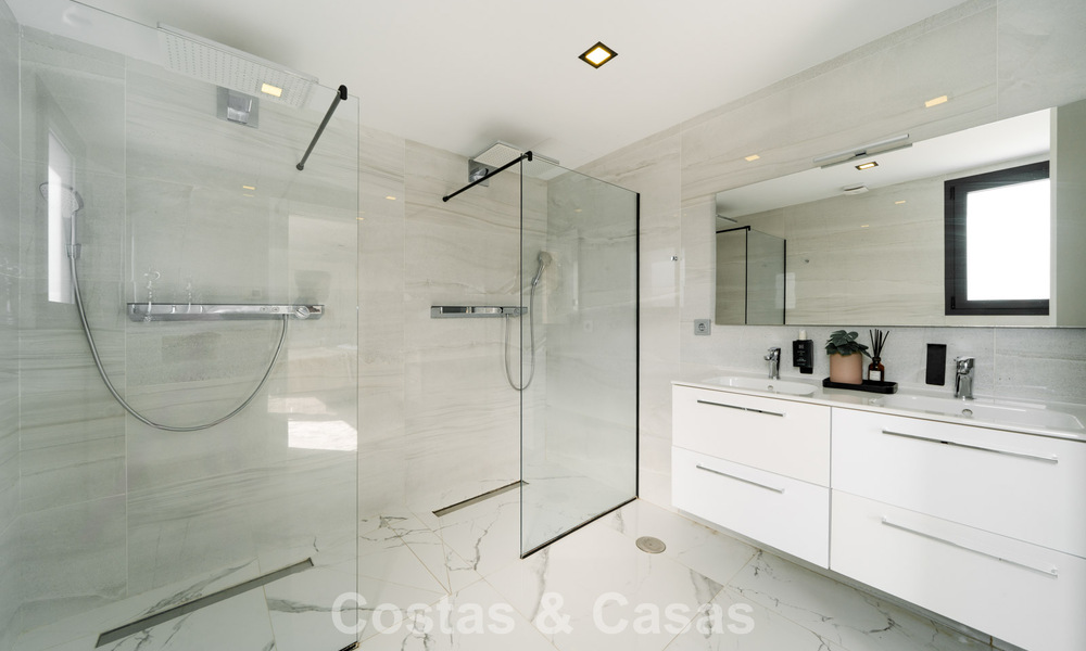 Villa modernisée à vendre à quelques pas des commodités et de Puerto Banús, Marbella 787379