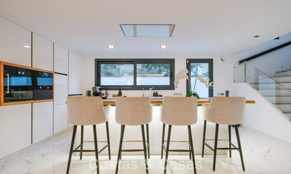 Villa modernisée à vendre à quelques pas des commodités et de Puerto Banús, Marbella 787391