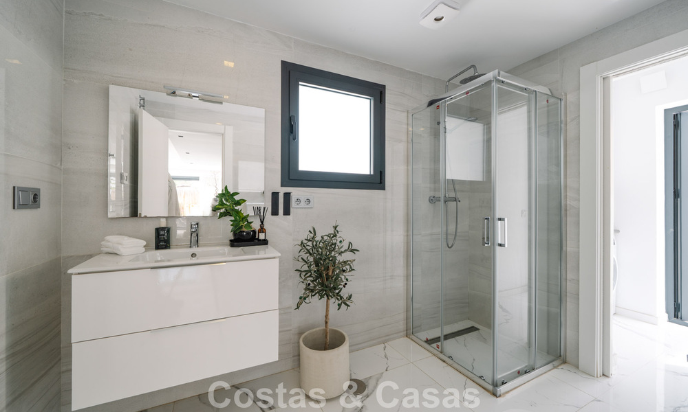 Villa modernisée à vendre à quelques pas des commodités et de Puerto Banús, Marbella 787394