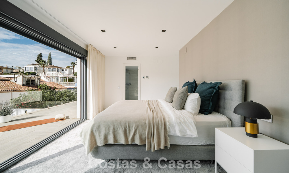 Villa modernisée à vendre à quelques pas des commodités et de Puerto Banús, Marbella 787402