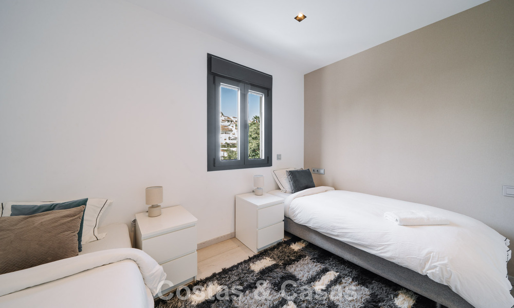 Villa modernisée à vendre à quelques pas des commodités et de Puerto Banús, Marbella 787403