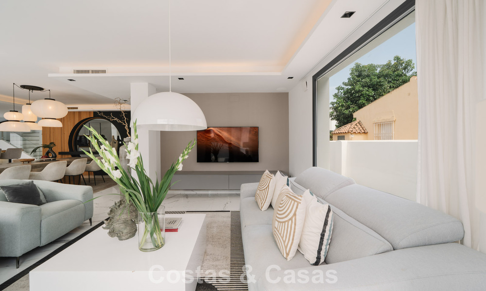 Villa modernisée à vendre à quelques pas des commodités et de Puerto Banús, Marbella 787409