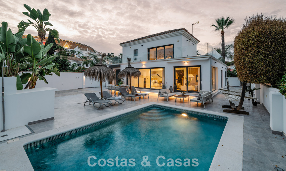 Villa modernisée à vendre à quelques pas des commodités et de Puerto Banús, Marbella 787411