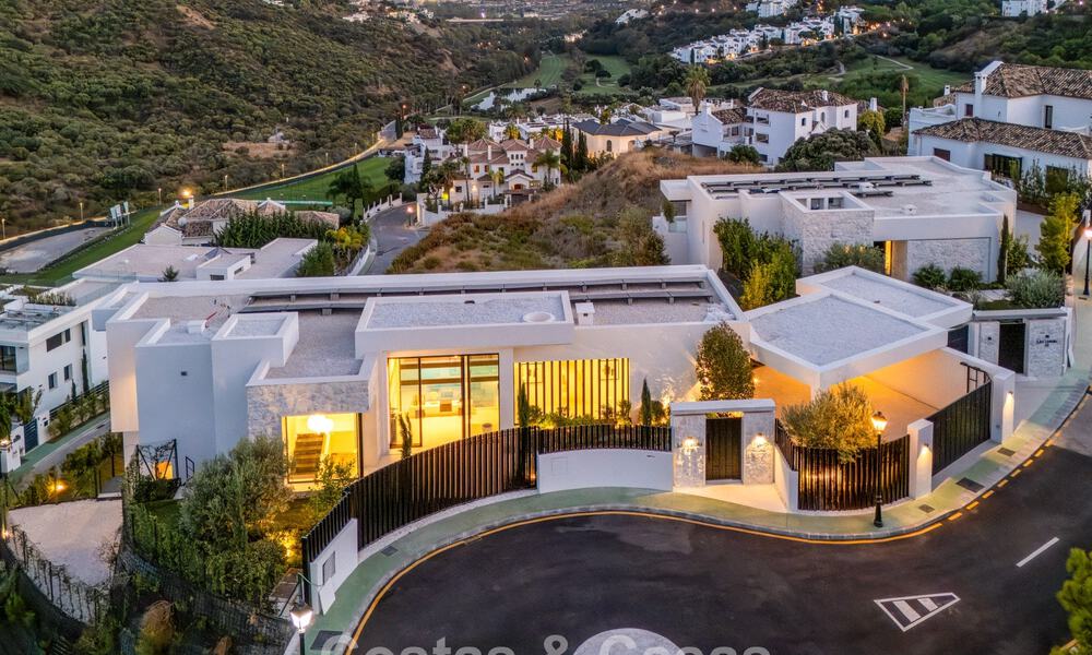 Villa sophistiquée avec vue panoramique à vendre dans une résidence sécurisée à La Quinta, Marbella - Benahavis 787304