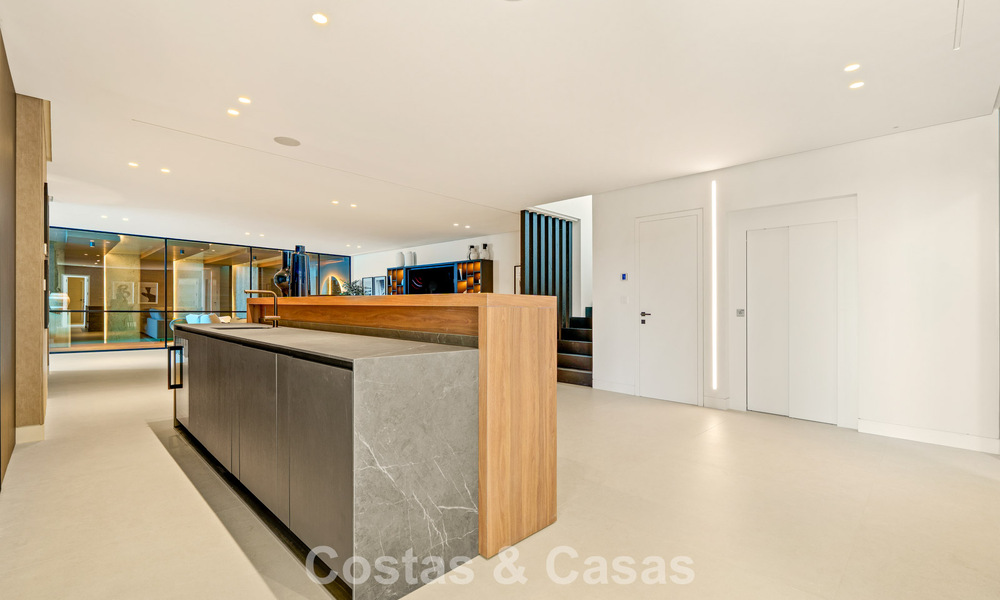 Villa sophistiquée avec vue panoramique à vendre dans une résidence sécurisée à La Quinta, Marbella - Benahavis 787311