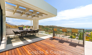Villa sophistiquée avec vue panoramique à vendre dans une résidence sécurisée à La Quinta, Marbella - Benahavis 787342 