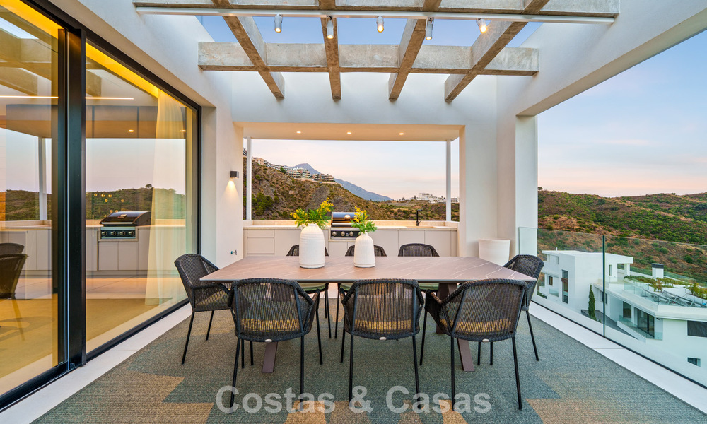 Villa sophistiquée avec vue panoramique à vendre dans une résidence sécurisée à La Quinta, Marbella - Benahavis 787350
