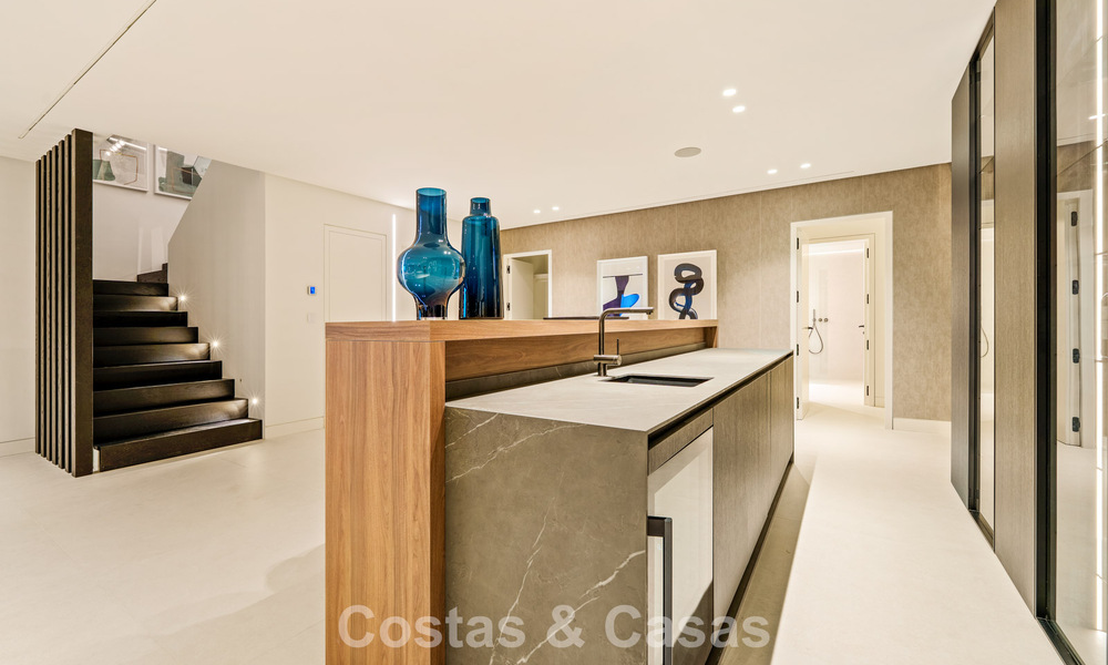 Villa sophistiquée avec vue panoramique à vendre dans une résidence sécurisée à La Quinta, Marbella - Benahavis 787358