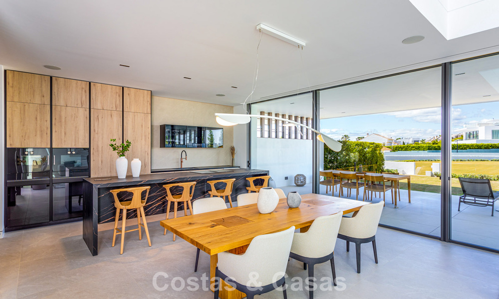 Maison exclusive avec vue sur la mer à vendre dans un complexe moderne avec sécurité 24h sur le Golden Mile de Marbella 787273