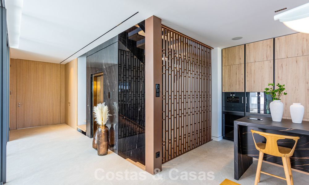 Maison exclusive avec vue sur la mer à vendre dans un complexe moderne avec sécurité 24h sur le Golden Mile de Marbella 787275