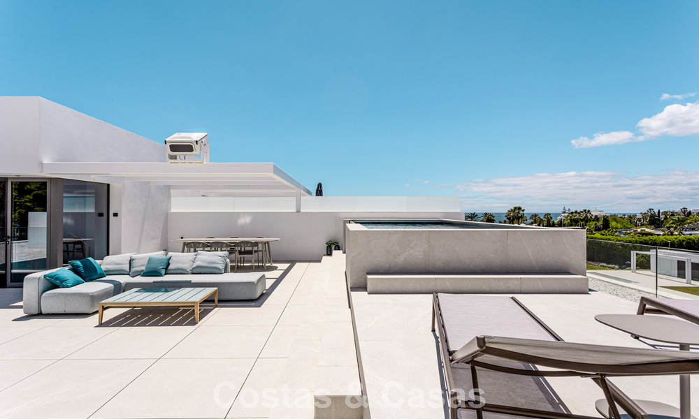 Maison exclusive avec vue sur la mer à vendre dans un complexe moderne avec sécurité 24h sur le Golden Mile de Marbella 787301