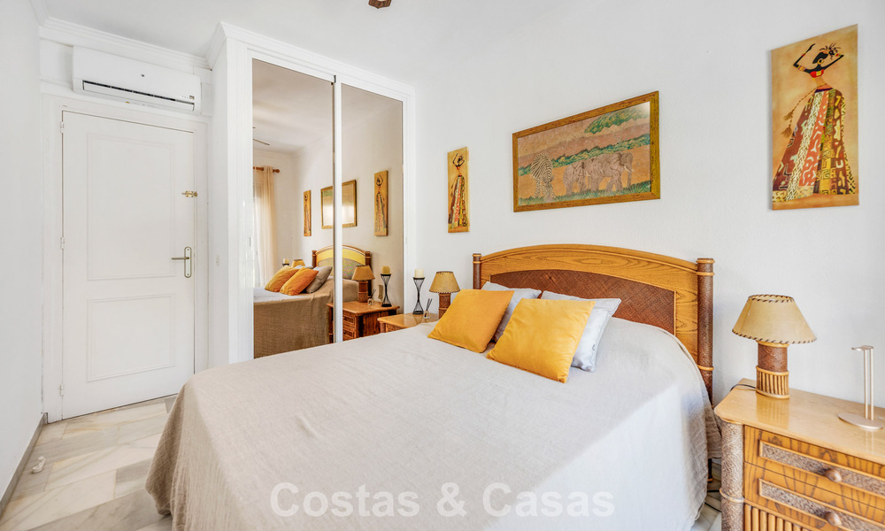 Spacieuse maison de ville à vendre dans une résidence sécurisée en bord de mer, à l'est de Marbella 787532