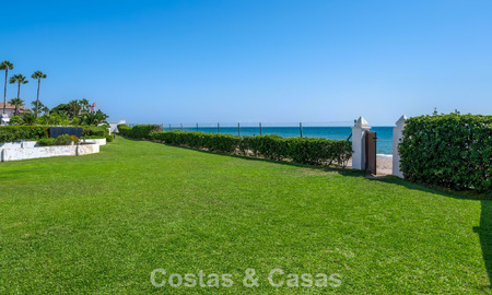 Spacieuse maison de ville à vendre dans une résidence sécurisée en bord de mer, à l'est de Marbella 787536