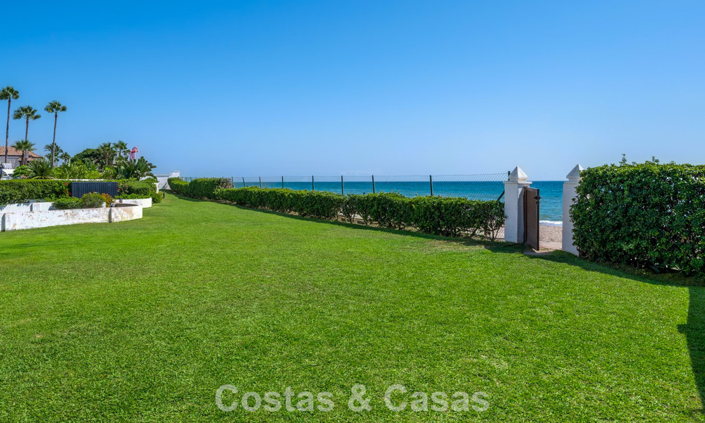 Spacieuse maison de ville à vendre dans une résidence sécurisée en bord de mer, à l'est de Marbella 787536