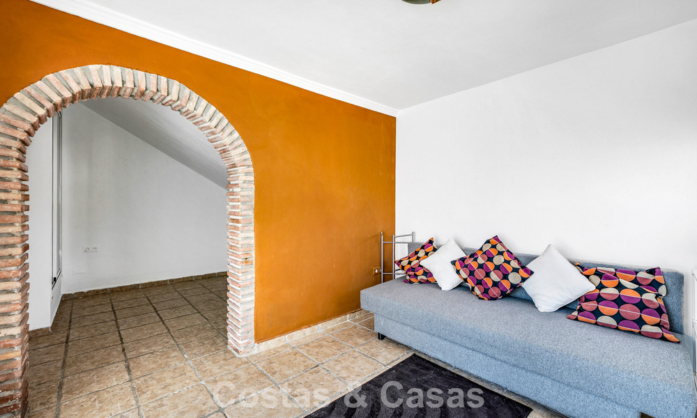 Spacieuse maison de ville à vendre dans une résidence sécurisée en bord de mer, à l'est de Marbella 787540