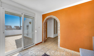 Spacieuse maison de ville à vendre dans une résidence sécurisée en bord de mer, à l'est de Marbella 787541 
