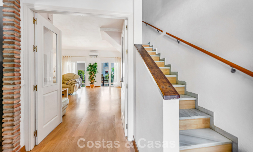 Spacieuse maison de ville à vendre dans une résidence sécurisée en bord de mer, à l'est de Marbella 787543