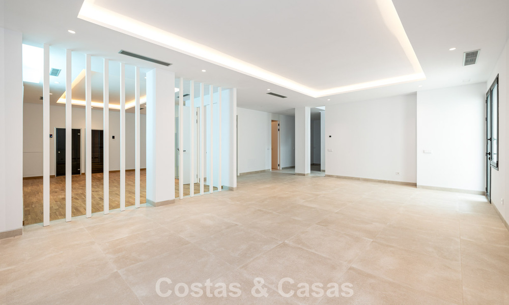 Villa contemporaine à vendre à quelques pas de la plage et des commodités, dans le centre-ville de Marbella 787458