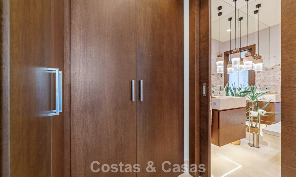 Appartement avec vue sur la mer à vendre dans un complexe prestigieux de Sierra Blanca, sur le Golden Mile de Marbella 787571