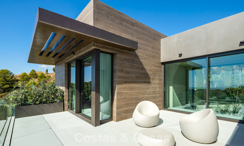 Luxueuse villa neuve, prête à emménager, à vendre dans un prestigieux complexe de golf 5* à Marbella - Benahavis 787433