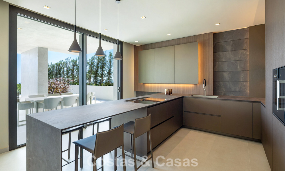 Luxueuse villa neuve, prête à emménager, à vendre dans un prestigieux complexe de golf 5* à Marbella - Benahavis 787449