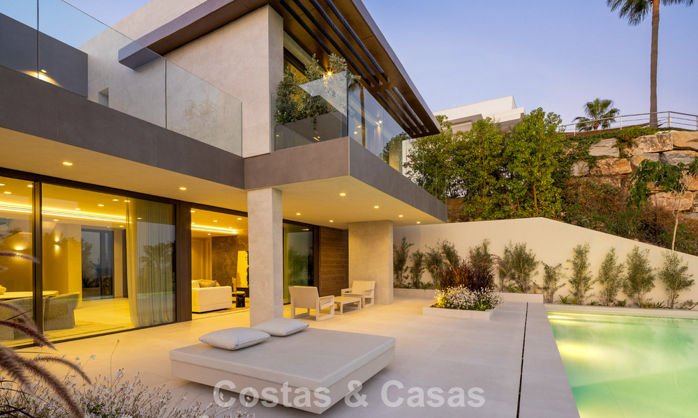 Luxueuse villa neuve, prête à emménager, à vendre dans un prestigieux complexe de golf 5* à Marbella - Benahavis 787452