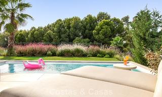 Maison moderne à vendre dans un complexe de golf à l'est du centre de Marbella 787941 