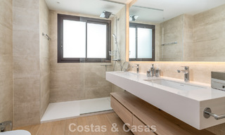 Maison moderne à vendre dans un complexe de golf à l'est du centre de Marbella 787948 