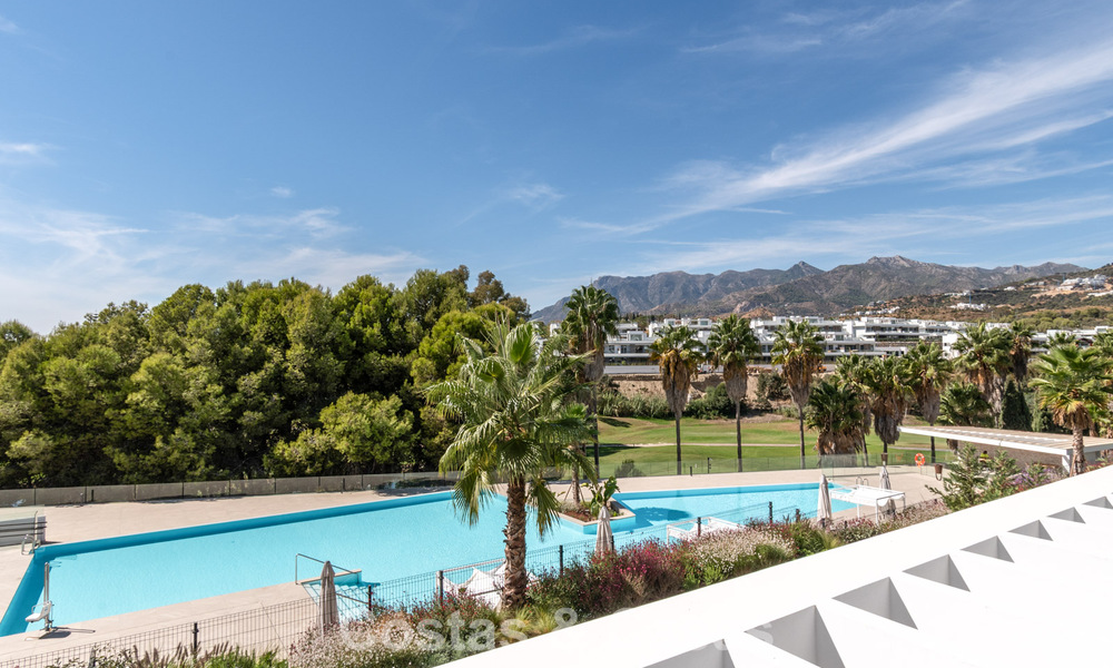 Maison moderne à vendre dans un complexe de golf à l'est du centre de Marbella 787958
