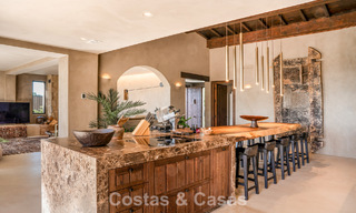 Villa prête à emménager, dans le style chic d'Ibiza, avec vue sur la mer, à vendre sur le nouveau Golden Mile entre Marbella et Estepona 787778 