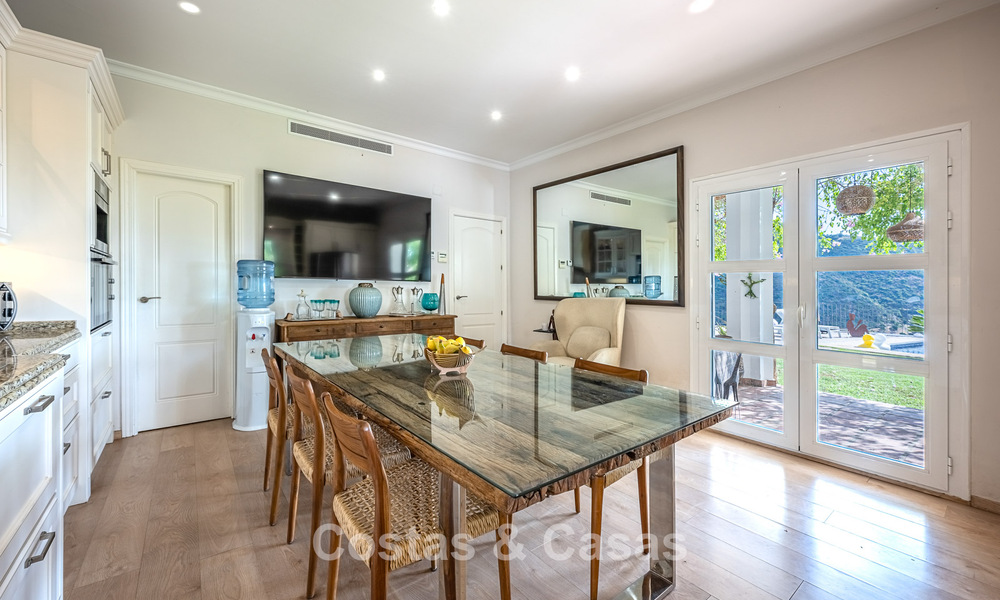 Villa de luxe méditerranéenne avec vue panoramique à vendre, nichée dans les collines verdoyantes de Marbella - Benahavís 789885