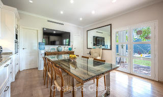 Villa de luxe méditerranéenne avec vue panoramique à vendre, nichée dans les collines verdoyantes de Marbella - Benahavís 789885 