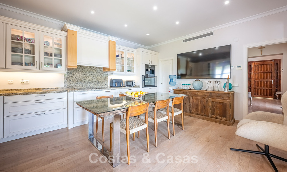 Villa de luxe méditerranéenne avec vue panoramique à vendre, nichée dans les collines verdoyantes de Marbella - Benahavís 789887