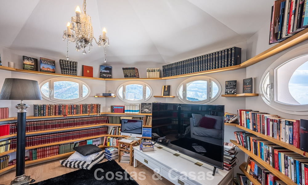 Villa de luxe méditerranéenne avec vue panoramique à vendre, nichée dans les collines verdoyantes de Marbella - Benahavís 789892