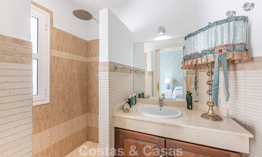 Villa de luxe méditerranéenne avec vue panoramique à vendre, nichée dans les collines verdoyantes de Marbella - Benahavís 789894