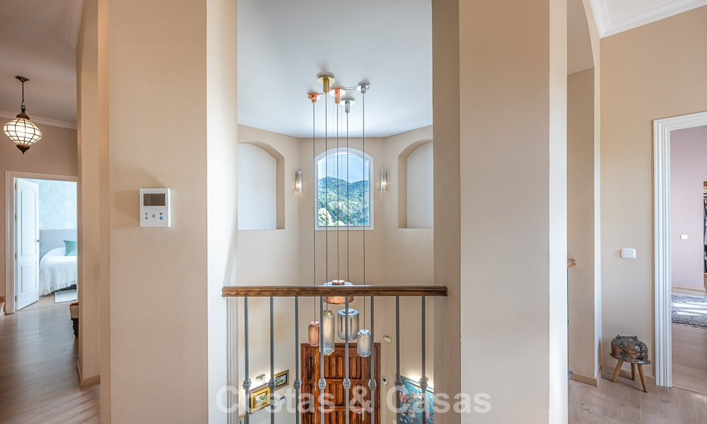 Villa de luxe méditerranéenne avec vue panoramique à vendre, nichée dans les collines verdoyantes de Marbella - Benahavís 789903