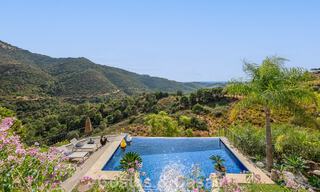 Villa de luxe méditerranéenne avec vue panoramique à vendre, nichée dans les collines verdoyantes de Marbella - Benahavís 789907 