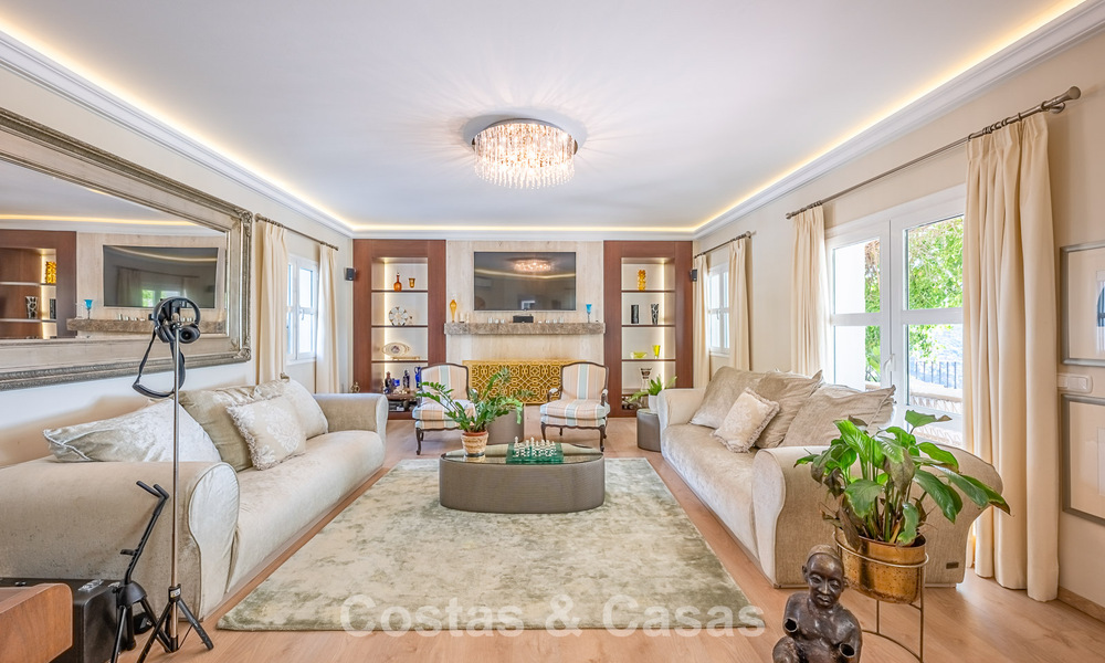 Villa de luxe méditerranéenne avec vue panoramique à vendre, nichée dans les collines verdoyantes de Marbella - Benahavís 789916