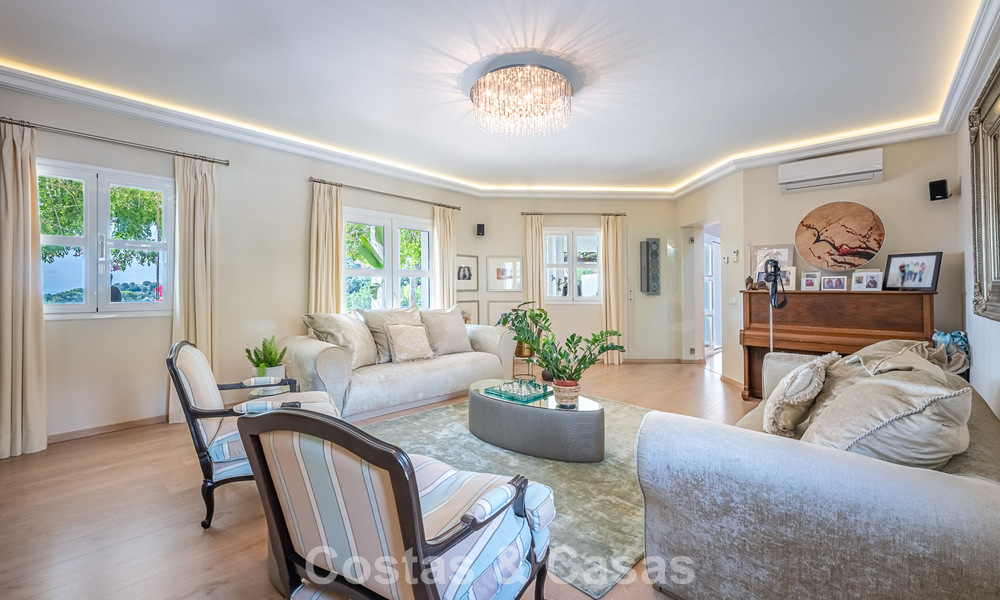 Villa de luxe méditerranéenne avec vue panoramique à vendre, nichée dans les collines verdoyantes de Marbella - Benahavís 789917
