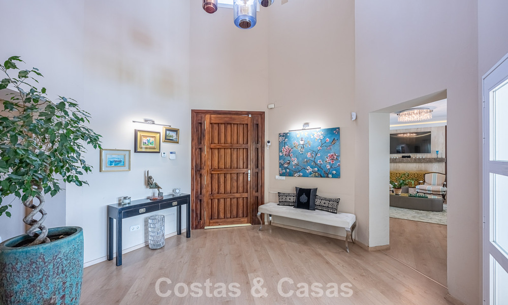 Villa de luxe méditerranéenne avec vue panoramique à vendre, nichée dans les collines verdoyantes de Marbella - Benahavís 789930