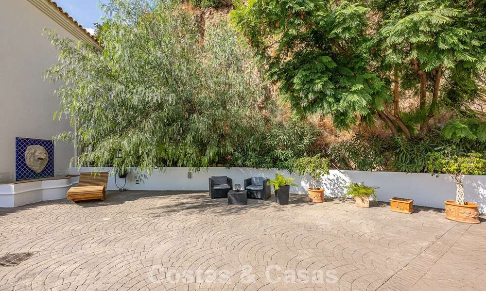 Villa de luxe méditerranéenne avec vue panoramique à vendre, nichée dans les collines verdoyantes de Marbella - Benahavís 789935
